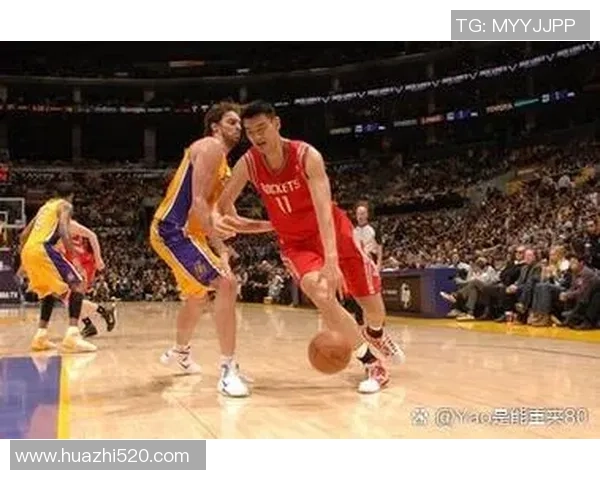 警察在街头偶遇姚明展开一场别开生面的篮球对话与友谊交流