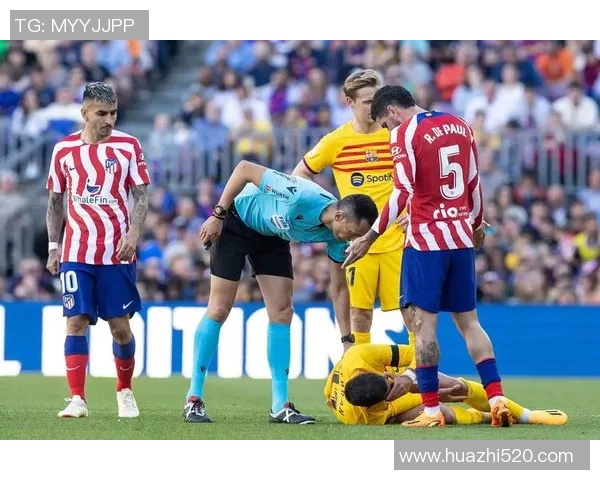 国王杯巴萨大胜里昂补时进球引发争议判罚全场沸腾 国王杯巴萨大胜里昂补时进球引发争议判罚全场沸腾